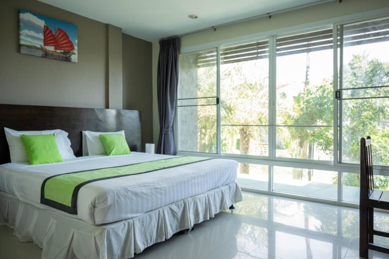 Baan Oui Guest House - Nai Harn Phuket ภายนอก รูปภาพ