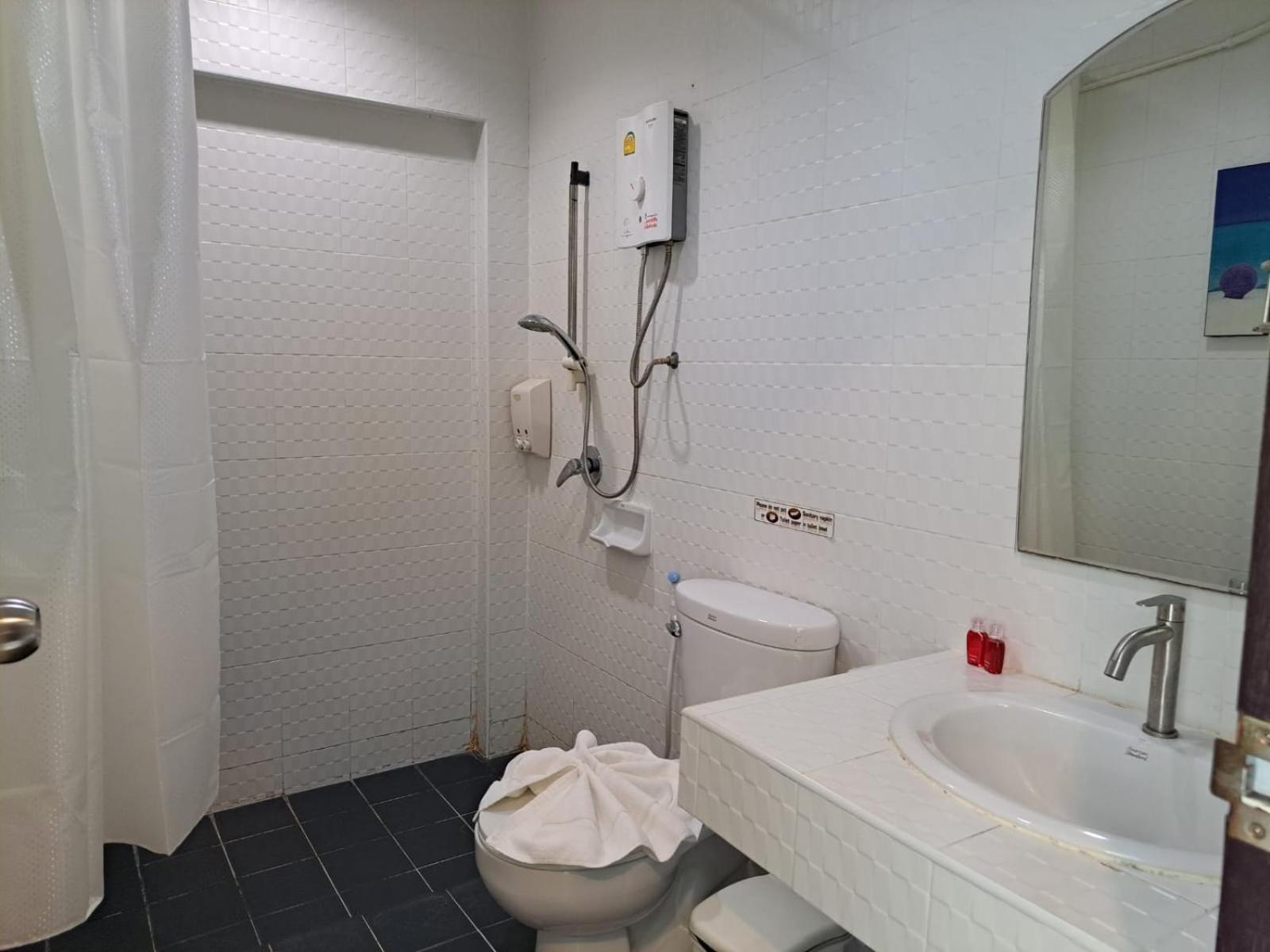 Baan Oui Guest House - Nai Harn Phuket ภายนอก รูปภาพ