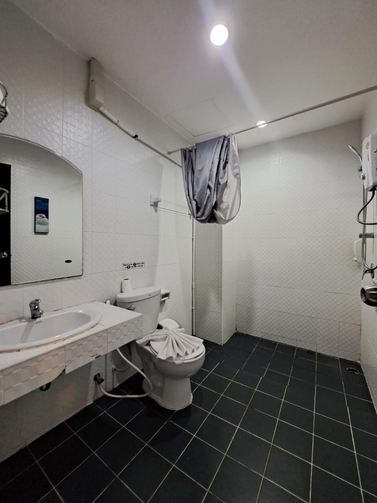 Baan Oui Guest House - Nai Harn Phuket ภายนอก รูปภาพ